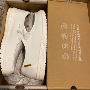 BRAND NEW - HEY DUDE